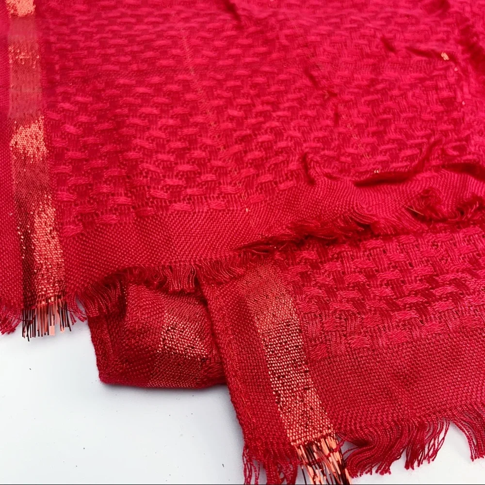 Red‎ Weaved Knit Shimmer Scarf